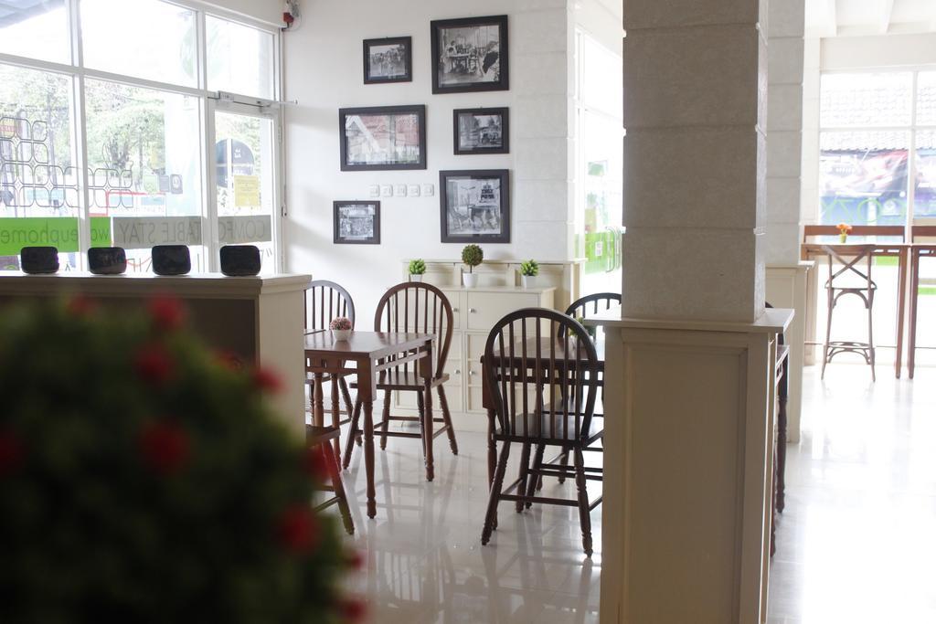 Wakeup Homestay Jogjakarta Buitenkant foto